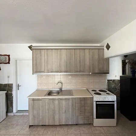 Apalonia Apartment
