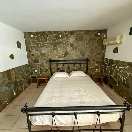 Apalonia Apartment